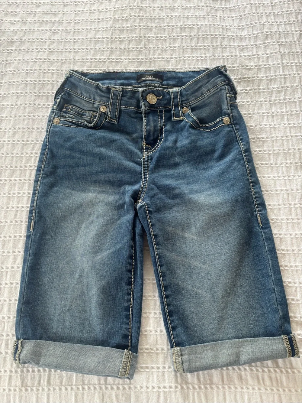 True Religion Riley Medium Wash Knee Length Shorts Size 25 - Picture 1 of 5